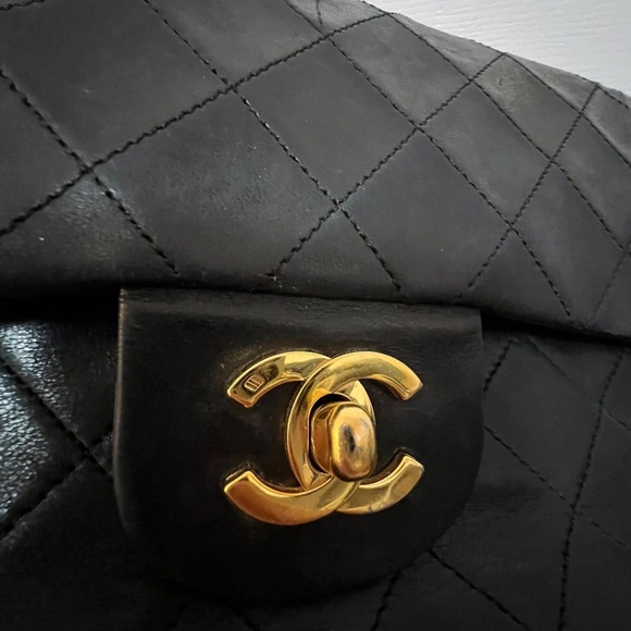 *SOLD* Vintage Chanel Small Double Flap in Black with Gold Hardware - Picture 7 of 15